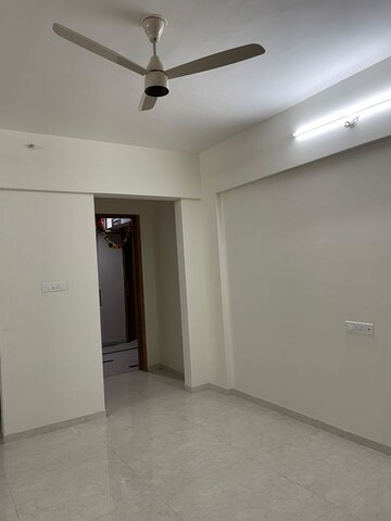 Room in 2 BHK Apartment at Majestique Marbella Phase 1, Kharadi – for Rent