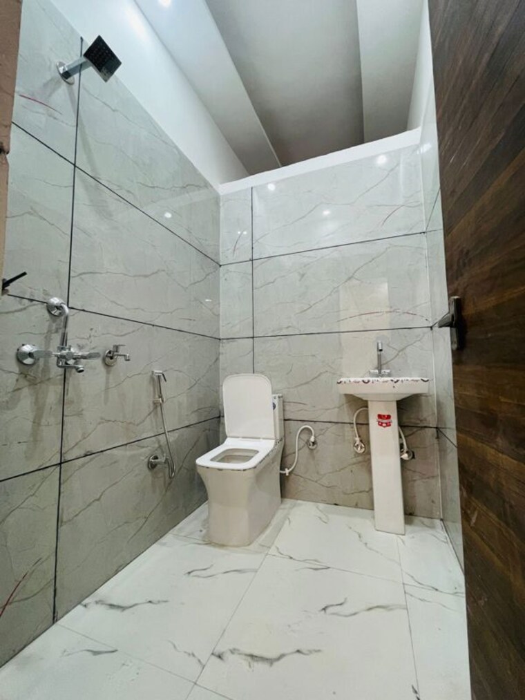Bathroom, chandrabani 3 Bedroom 84 Sq.Yd. Independent House In Chandrabani Dehradun 10088086