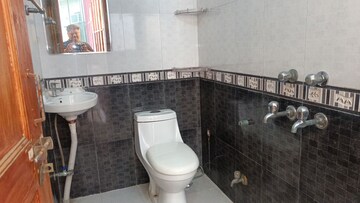 Bathroom in 2 BHK Builder Floor at Vaishali Sector 5 – for Rent