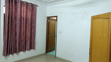 Room in 2 BHK Builder Floor at Vaishali Sector 5 – for Rent