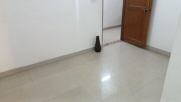 Room in 2 BHK Builder Floor at Vaishali Sector 5 – for Rent