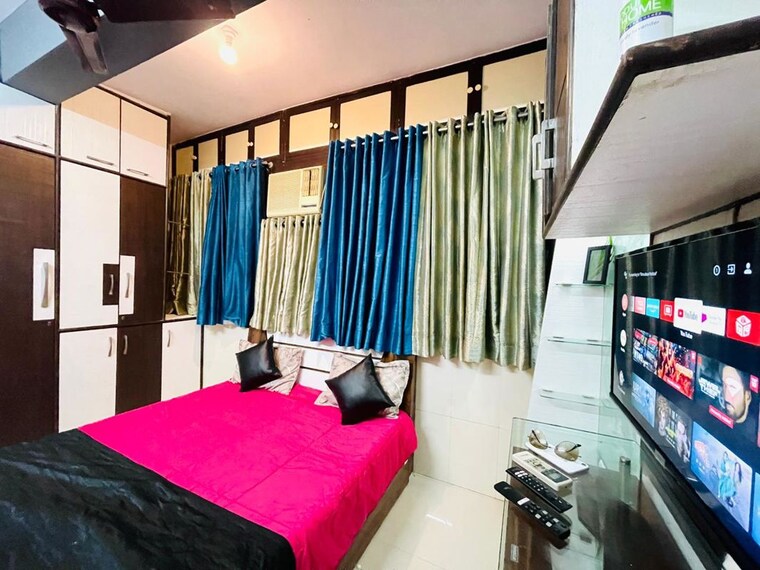 Master Bedroom, west-view-vile-parle-west 3 Bedroom 750 Sq.Ft. Apartment In Vile Parle West Mumbai 10088112