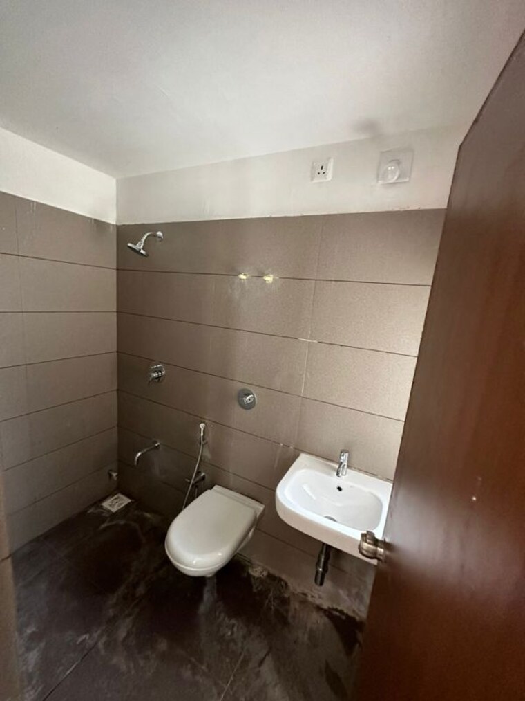 Bathroom, shilaj 3 Bedroom 1700 Sq.Ft. Apartment In Shilaj Ahmedabad 10088115