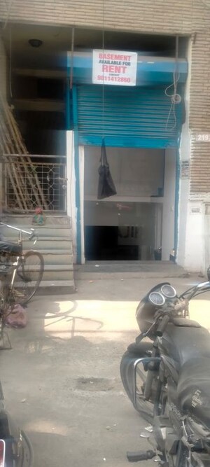 Parking in 1 BHK Apartment at Lajpat Nagar – for Rent