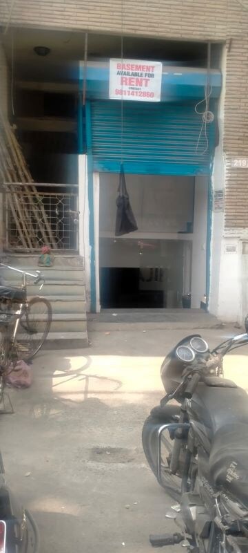 Parking in 1 BHK Apartment at Lajpat Nagar – for Rent