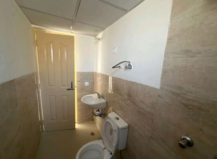 Bathroom, wave-dream-homes 3 Bedroom 1049 Sq.Ft. Apartment In Wave City Ghaziabad 10088150