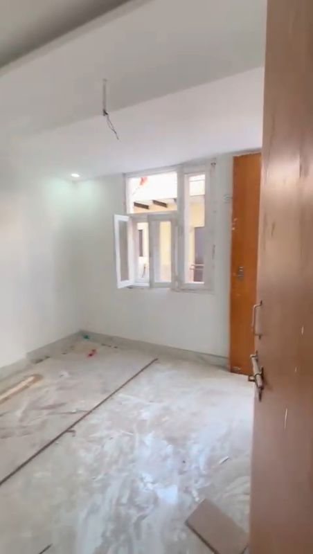 1 BHK + Servant Room 600 Sq.Ft. Builder Floor in Kings Tower Sector 49