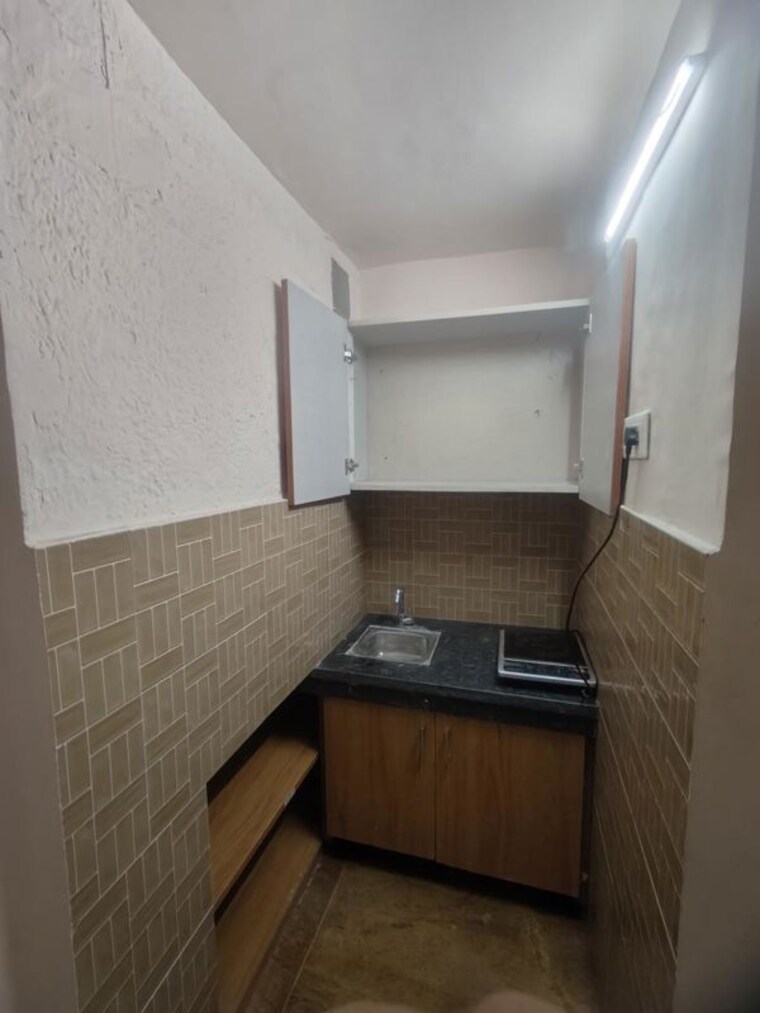 Bathroom, safdarjung enclave 1 Bedroom 250 Sq.Yd. Apartment In Safdarjung Enclave Delhi 10088170