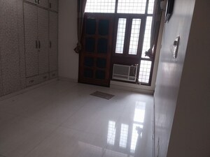 Room in 3 BHK Apartment at IFS Apartment, Sector 56 – for Rent