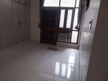 Room in 3 BHK Apartment at IFS Apartment, Sector 56 – for Rent
