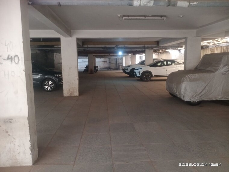  Parking, akota Commercial Office Space 825 Sq.Ft. In Akota Vadodara 10088189