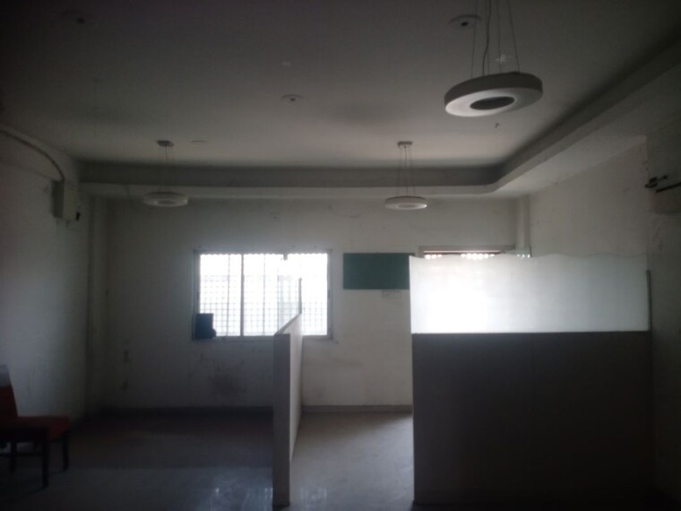 Room, akota Commercial Office Space 825 Sq.Ft. In Akota Vadodara 10088189