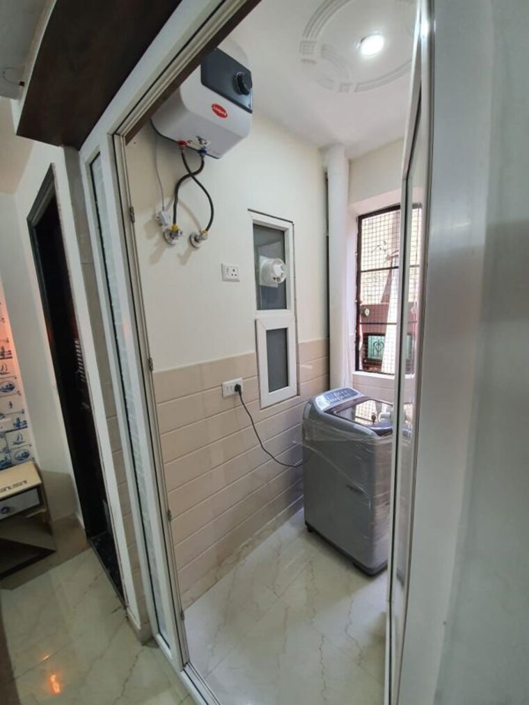 Bathroom, suncity 1 Bedroom 300 Sq.Ft. Apartment In Suncity Gurgaon 10088209