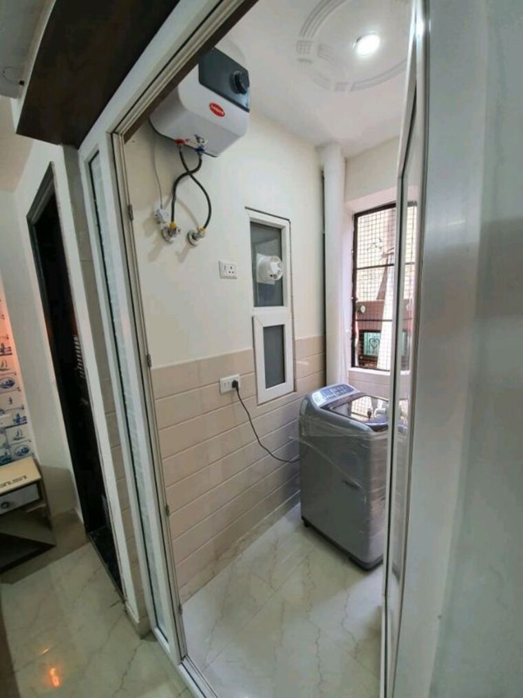 Bathroom, suncity 1 Bedroom 300 Sq.Ft. Apartment In Suncity Gurgaon 10088209