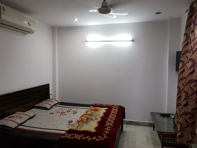 Bedroom, lajpat nagar ii 1 Bedroom 300 Sq.Yd. Apartment In Lajpat Nagar ii Delhi 10088220
