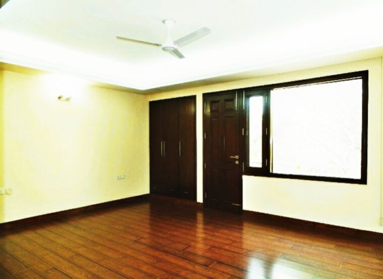 Room, defence colony 3 Bedroom 2925 Sq.Ft. Builder Floor In Defence Colony Delhi 10088254