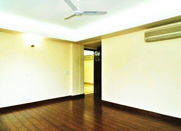 Room in 3 BHK Builder Floor at Defence Colony – for Rent