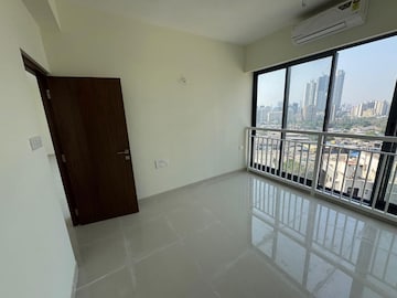 Room in 2 BHK Apartment at Dynamix Divum, Malad East – for Rent