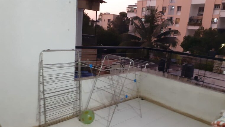 Balcony, rajas society 2 Bedroom 950 Sq.Ft. Apartment In Rajas Society Pune 10088259