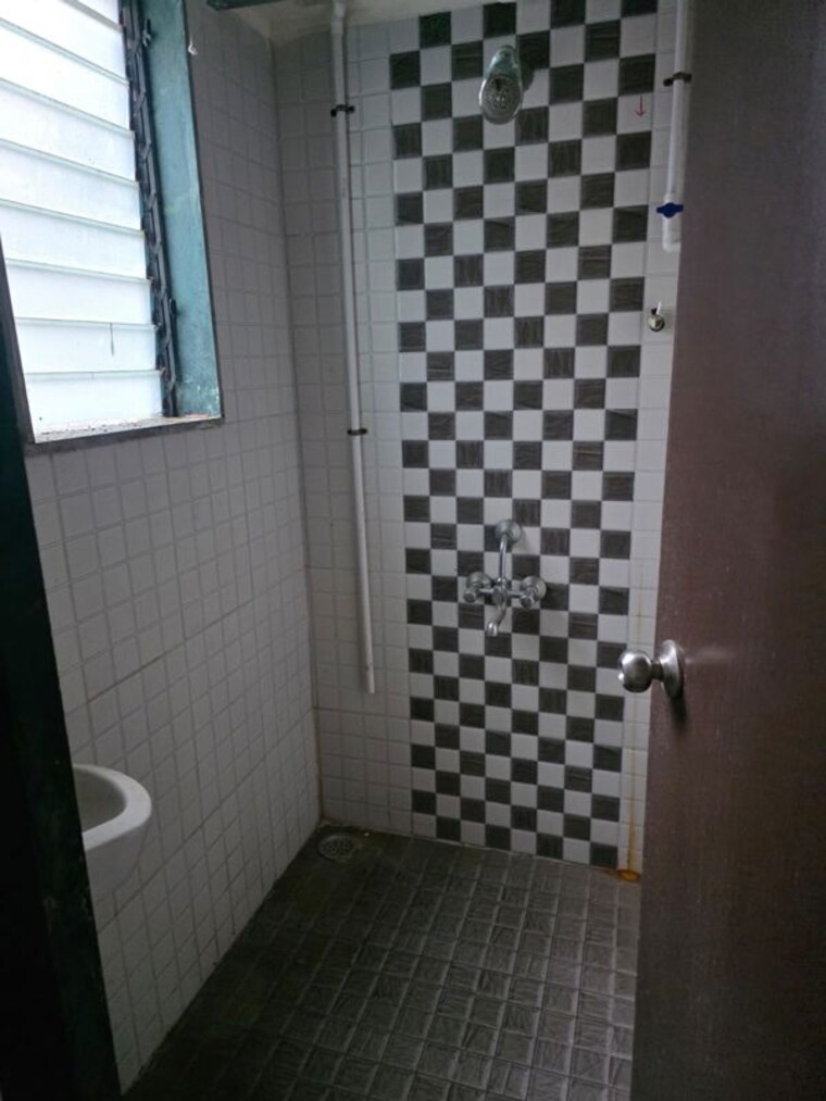 Bathroom, kurla east 1 Bedroom 400 Sq.Ft. Apartment In Kurla East Mumbai 10088272