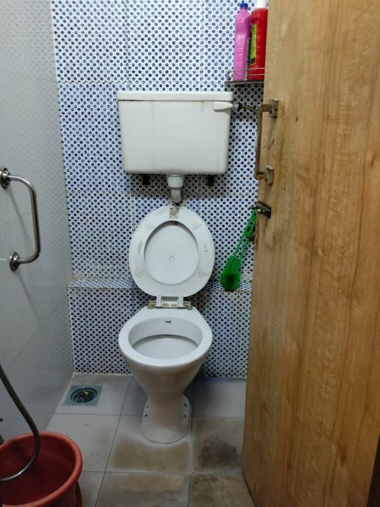 Bathroom, rising-sun-apartments-juhu 2 Bedroom 900 Sq.Ft. Apartment In Juhu Mumbai 10088273