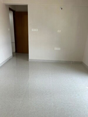 Room in 2.5 BHK Apartment at Chandak Ideal, Juhu – for Rent