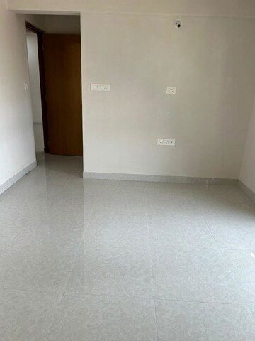 Room in 2.5 BHK Apartment at Chandak Ideal, Juhu – for Rent