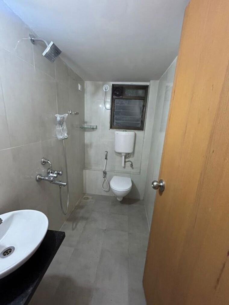 Bathroom, chandak-ideal 2.5 Bedroom 1050 Sq.Ft. Apartment In Juhu Mumbai 10088276