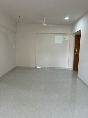 Room in 2.5 BHK Apartment at Chandak Ideal, Juhu – for Rent