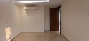 Room in 4 BHK Builder Floor at Defence Colony – for Rent