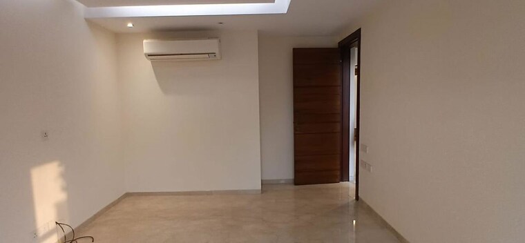 Room, defence colony 4 Bedroom 3609 Sq.Ft. Builder Floor In Defence Colony Delhi 10088277