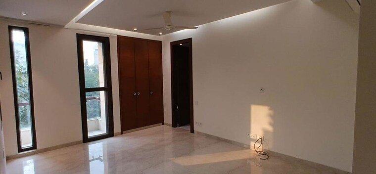 Room, defence colony 4 Bedroom 3609 Sq.Ft. Builder Floor In Defence Colony Delhi 10088277