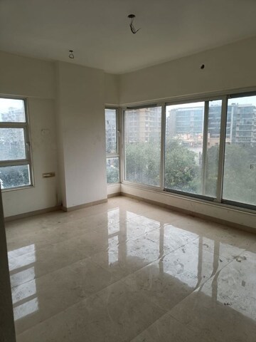Room in 2 BHK Apartment at Platinum Life, Andheri West – for Rent