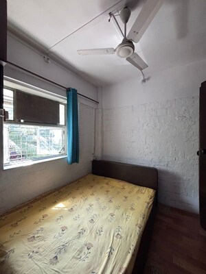 Room in 2 BHK Apartment at Kalumal Estate, Juhu – for Rent