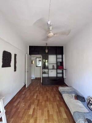 Room in 2 BHK Apartment at Kalumal Estate, Juhu – for Rent