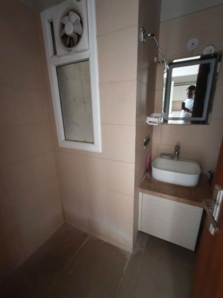 Bathroom, central-park-flower-valley-aqua-front-towers 3 Bedroom 1789 Sq.Ft. Apartment In Sohna Sector 33 Gurgaon 10088286