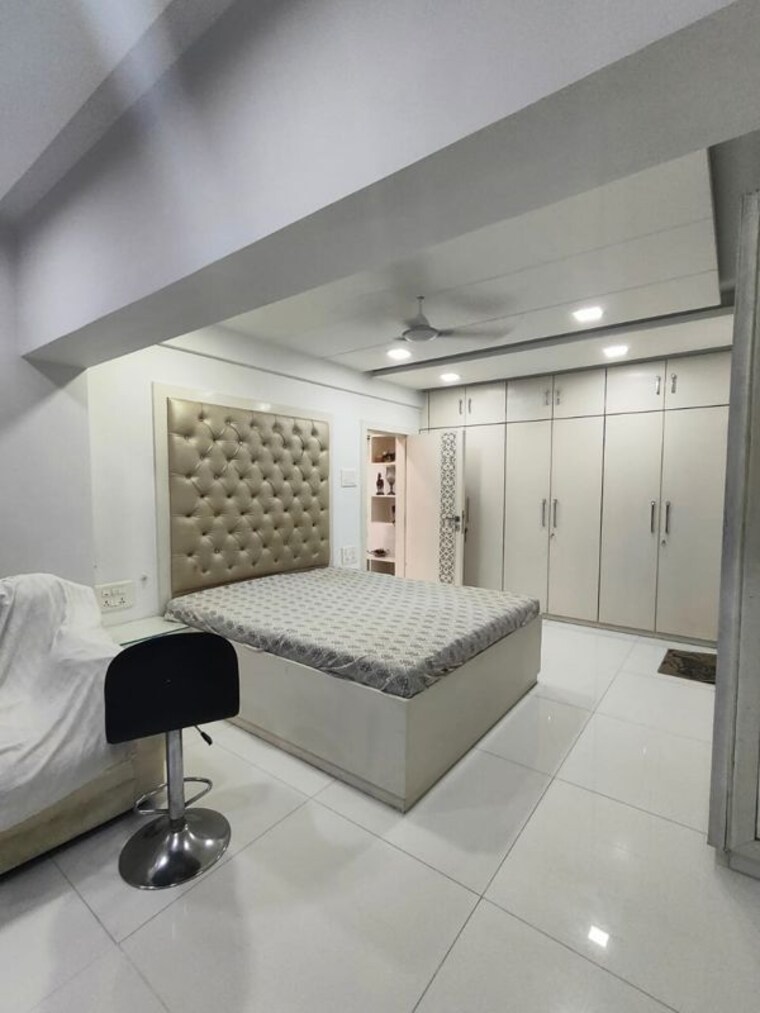 Master Bedroom, dlh-legacy 3 Bedroom 1280 Sq.Ft. Apartment In Juhu Mumbai 10088288