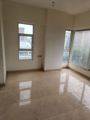 Room in 3 BHK Apartment at DLH Legacy, Juhu – for Rent