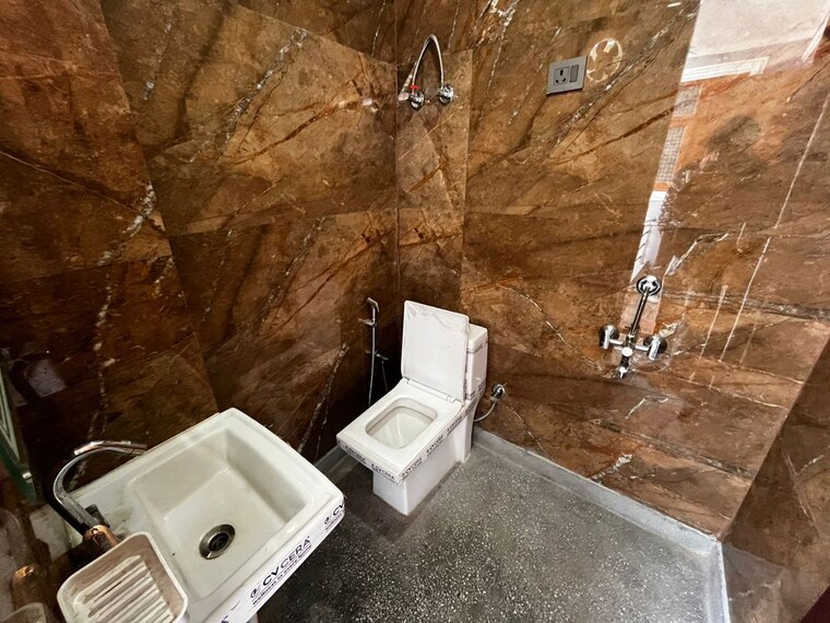 Bathroom, saket 1 Bedroom 500 Sq.Ft. Apartment In Saket Delhi 10088316