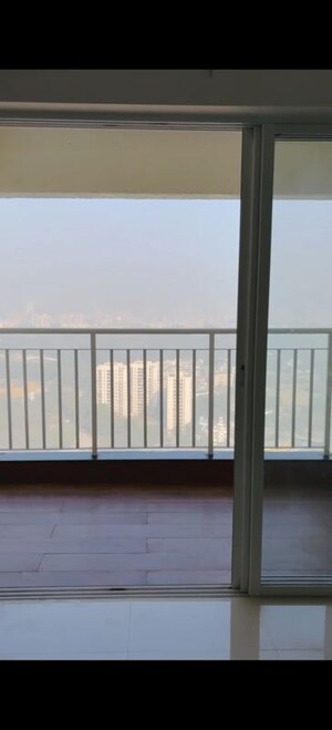 Room in 2 BHK Apartment at Lodha Amara, Kolshet Road – for Rent