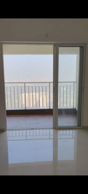 2 BHK Apartment For Rent in Lodha Amara, Kolshet Road