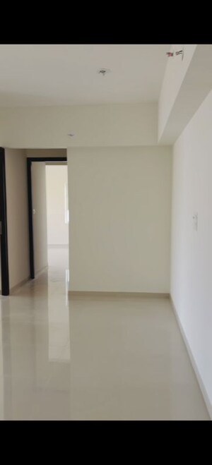 Room in 2 BHK Apartment at Lodha Amara, Kolshet Road – for Rent