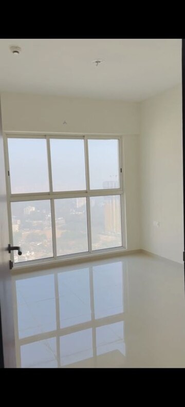 Room in 2 BHK Apartment at Lodha Amara, Kolshet Road – for Rent