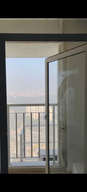 Room in 2 BHK Apartment at Lodha Amara Tower 24 And 25, Kolshet Road – for Rent