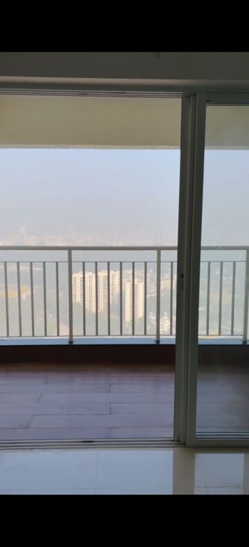 Room in 2 BHK Apartment at Lodha Amara Tower 24 And 25, Kolshet Road – for Rent