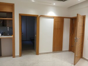 Room in 3 BHK Builder Floor at Sector 9 – for Rent