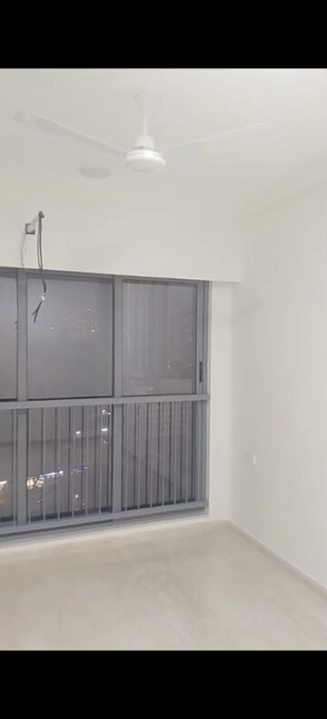 Furnished Amenities in 3 BHK Apartment at Kalpataru Elitus, Mulund West – for Rent