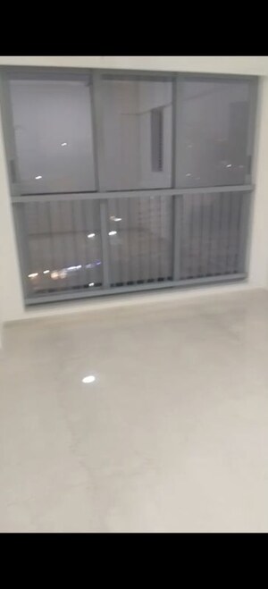 Room in 3 BHK Apartment at Kalpataru Elitus, Mulund West – for Rent