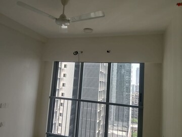 Room in 3 BHK Apartment at Kalpataru Elitus, Mulund West – for Rent