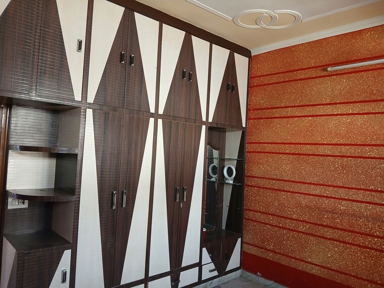 Room, sector 9 2 Bedroom 200 Sq.Yd. Builder Floor In Sector 9 Hisar 10088335